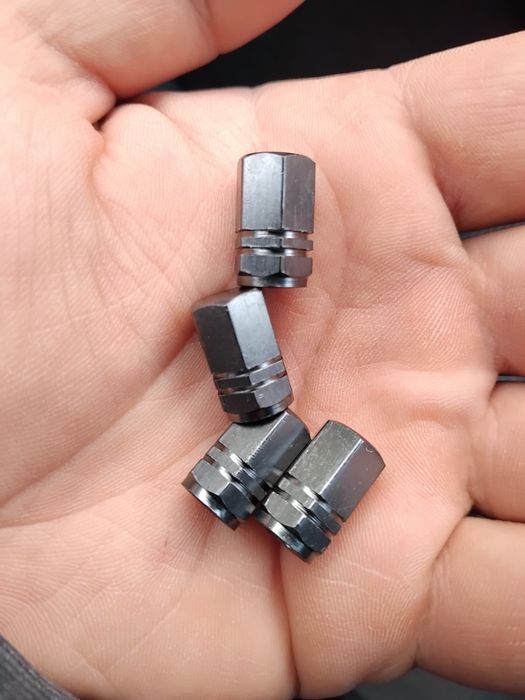 Колпачки на колеса авто