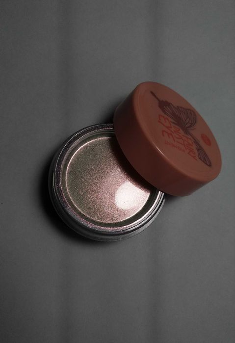 Sypki pigment do uczu