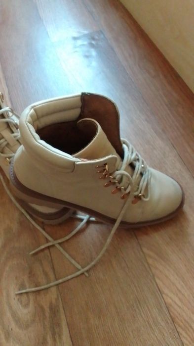 Продам кожаные ботинки женские