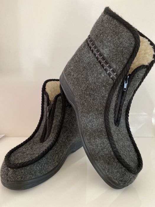 OKAZJA - Ciepłe kapcie dla starszej osoby  / 41