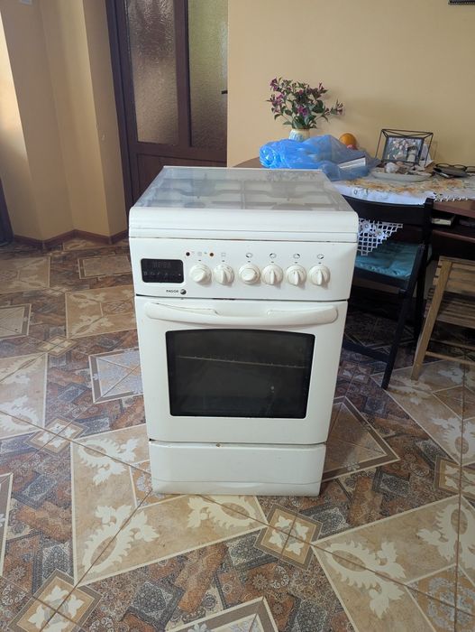 Продам газову плиту