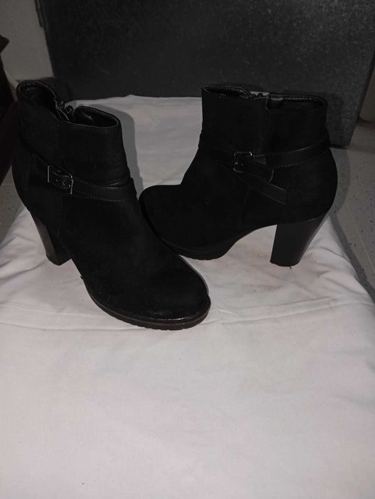 Botas de salto alto pretas