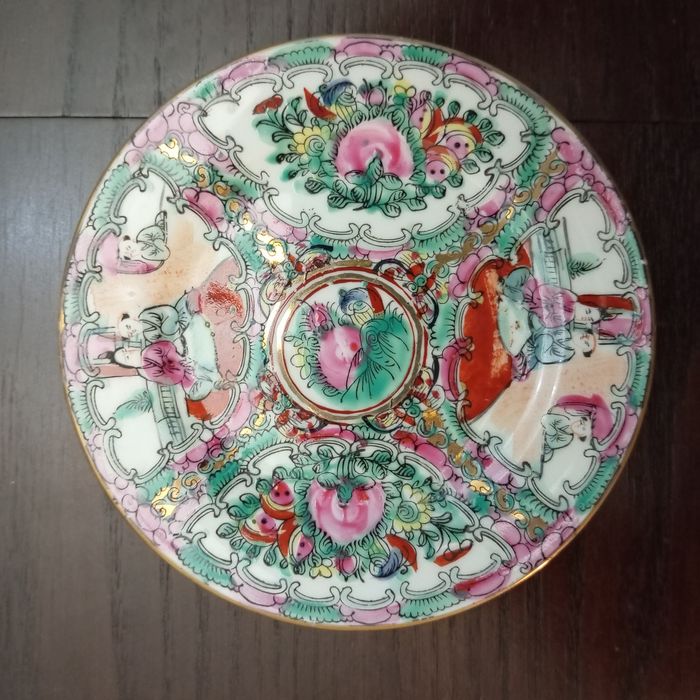 Pratos decorativos de porcelana chinesa e Macaense