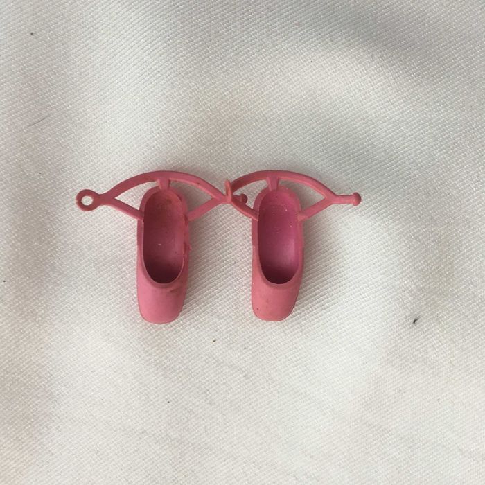 Vestido e sapatos da Barbie da Mattel