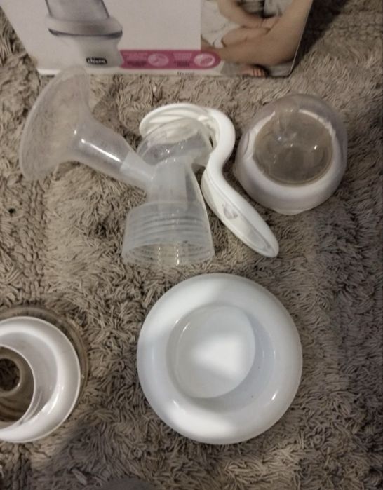 Bomba manual tira leite Chicco como nova