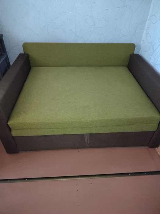 Добротный  диван / тахта