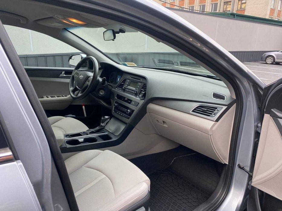 Продам власний автомобіль Hyundai Sonata 2017 року.