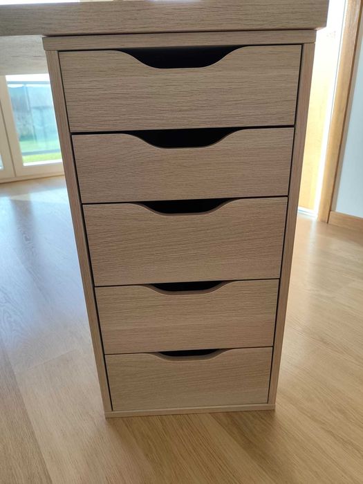 Secretária IKEA como nova