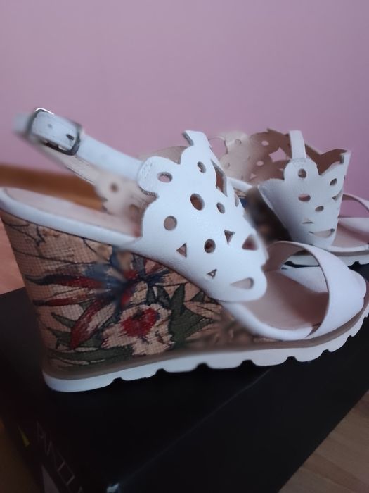 Eleganckie sandały Italia NOWE ze skóry