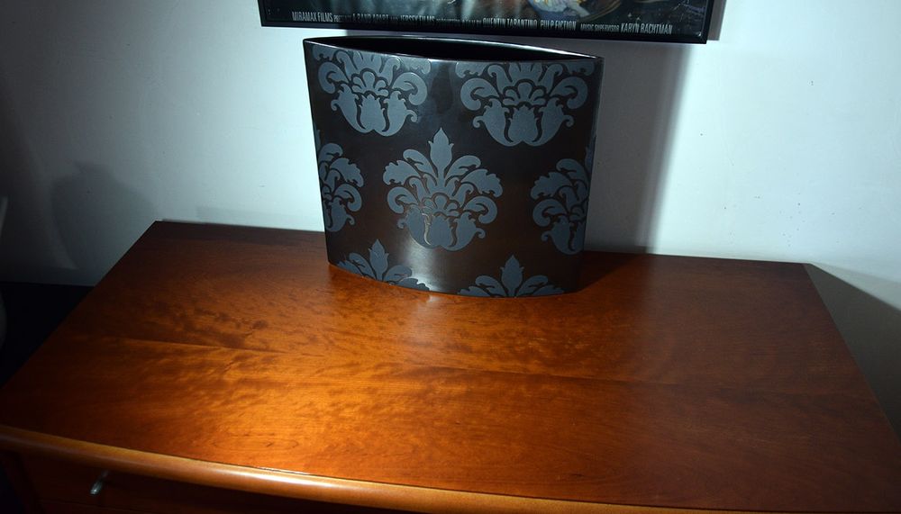 Jarra preta e castanho escuro