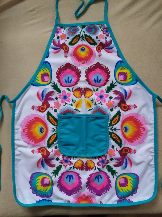 Fartuch kuchenny ze wzorem łowickim