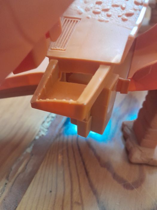 Pista de corridas com 5 carros da hotweels