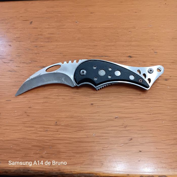 Canivete curvo compacto