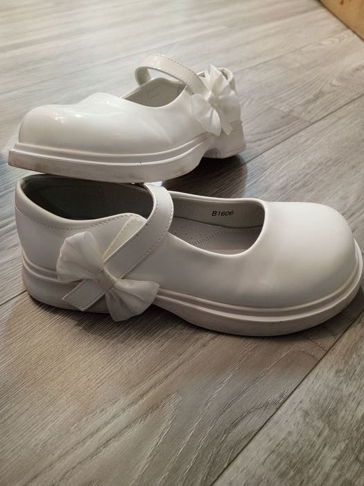 Туфлі айворі 33 розмір