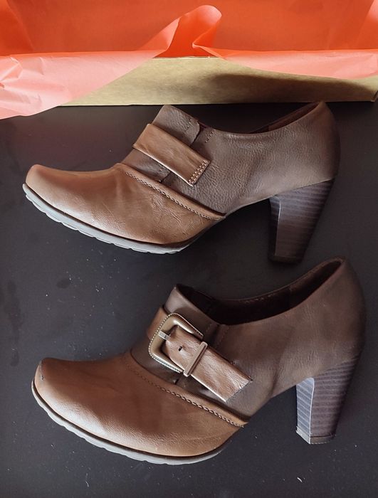 Sapatos Piccadilly originais em tom castanho, muito confortáveis e leves, com salto 7 cm, tamanho EU 36