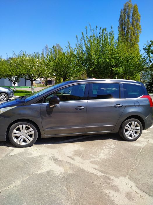 Автомобіль , мінівени, Peugeot 5008