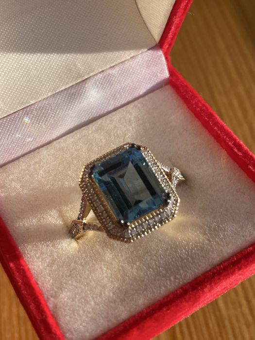 Каблучка 585 з природнім топазом і діамантами
