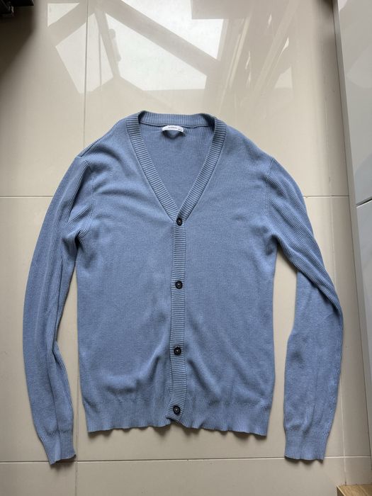 Sweter Reserved rozmiar 170 niebieski zapinany na guziki w dekolt V