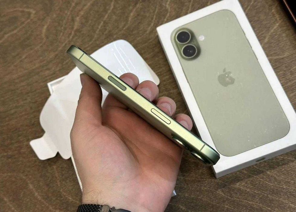 iPhone 17, 256 ГБ, SIM + eSIM