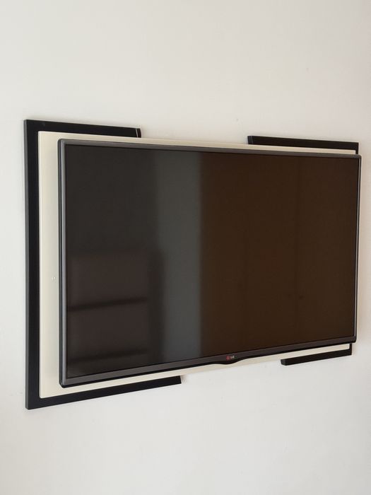 Tv LED LG 43 Polegadas com moldura feita a medida