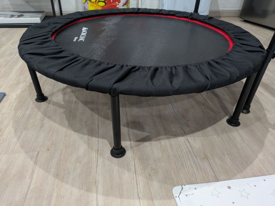 Trampolim com barra de apoio441441647592755201