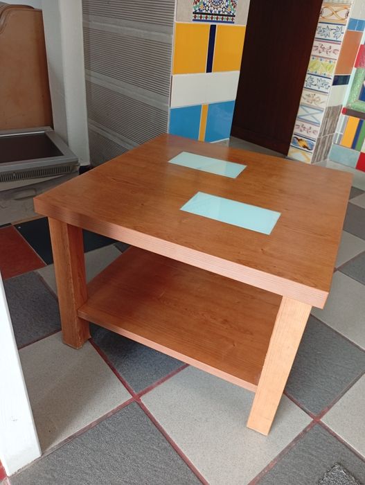 Elegant Cherry Wood Coffee Table – Like New!64741031253505122