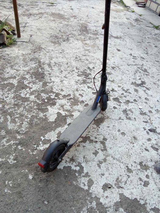 електросамокат XIaomi Ellectric Scooter Essential