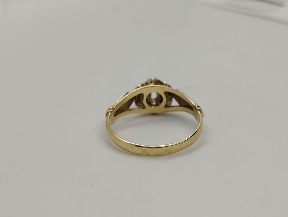 Золотое кольцо с бриллиантами 16.8 размер 2.47 грамма