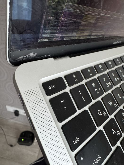 Продам MacBook Air 13” 2020