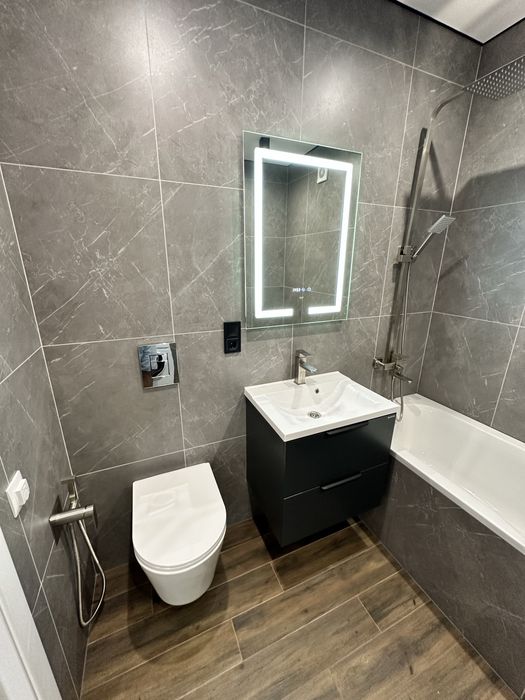 Ремонт квартир та будинків під ключ Вараш