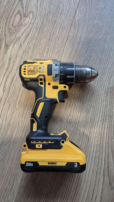 Шуруповерт Dewalt DCD791 в  комплекті з АКБ і зарядним