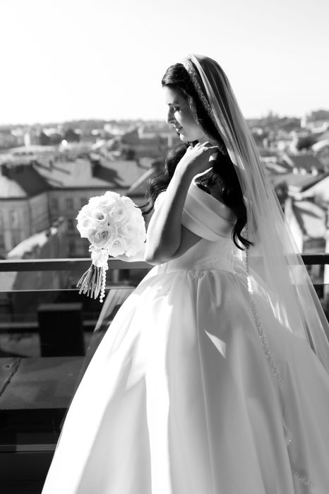 Продаю весільне плаття ( піджак теж)Львів