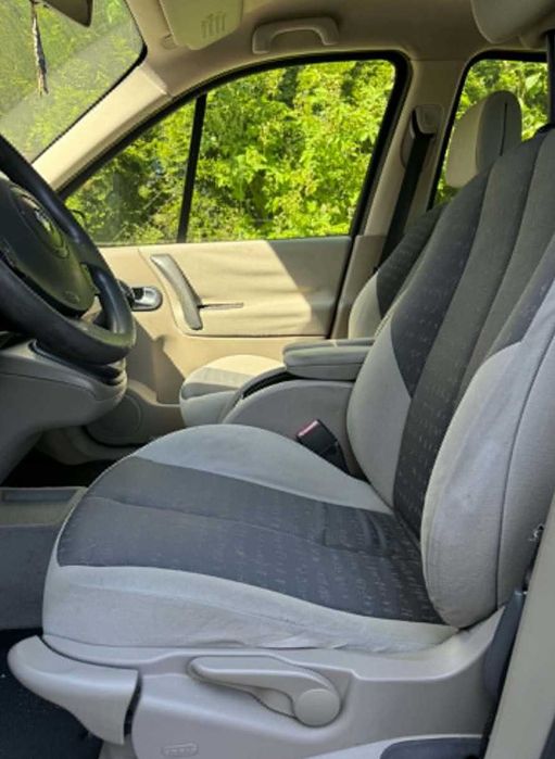 samochód Renault Megane Scenic 2006