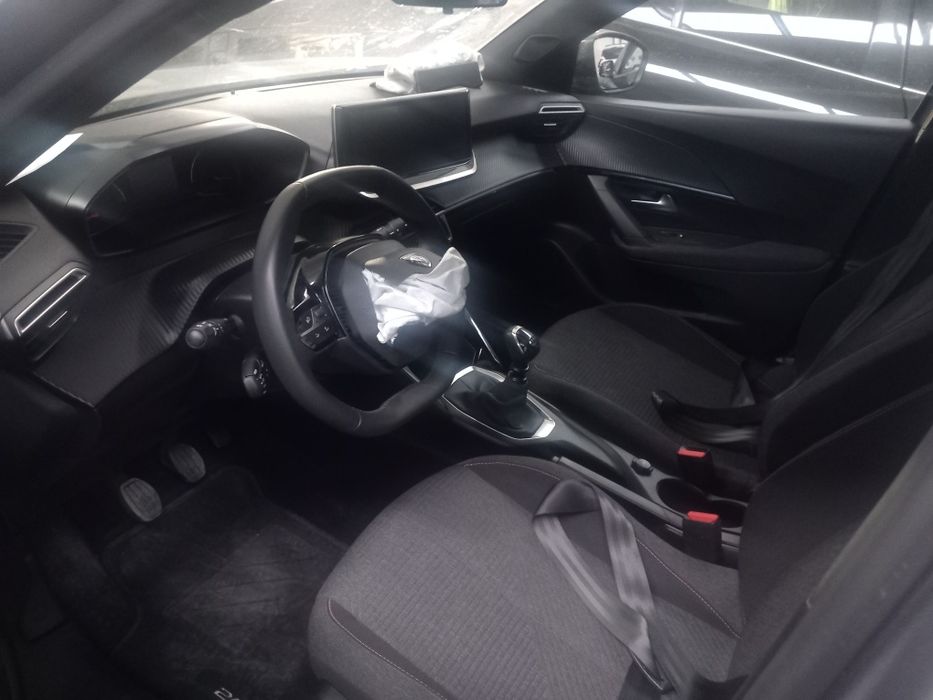 Peugeot 2008 1.2 ano 2025