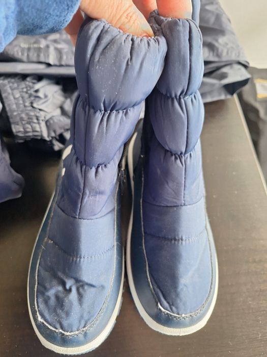 Botas e calças impermeáveis