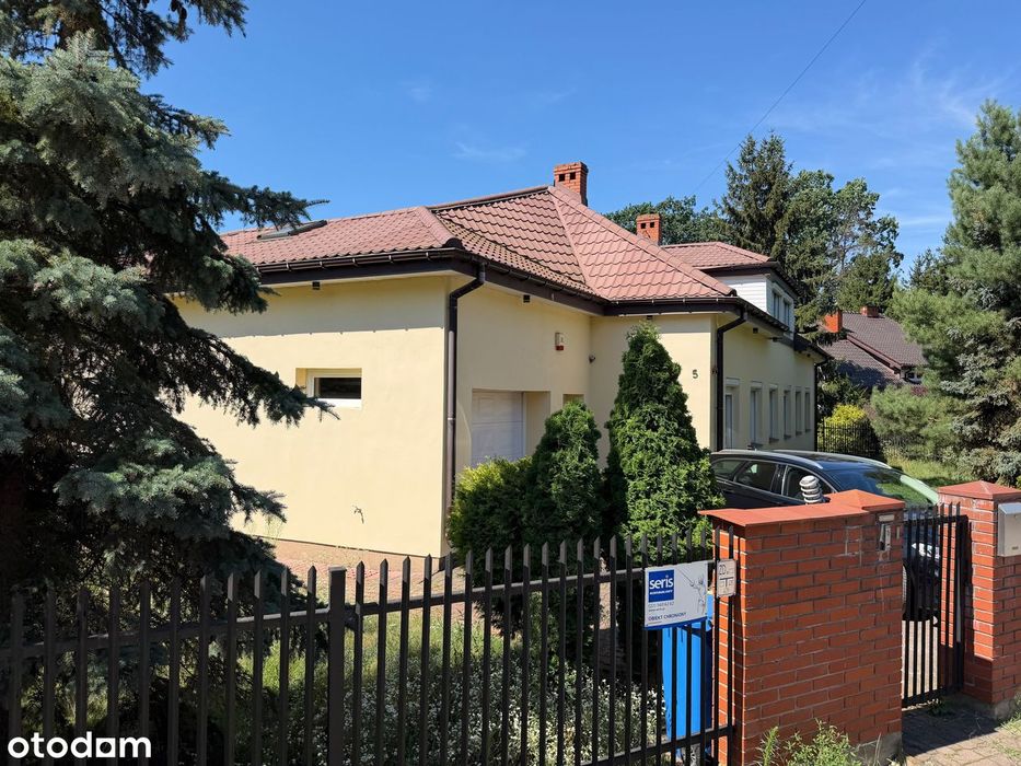 Wolnostojący dom z garażem w spokojnej okolicy z dużą działką 1430m2