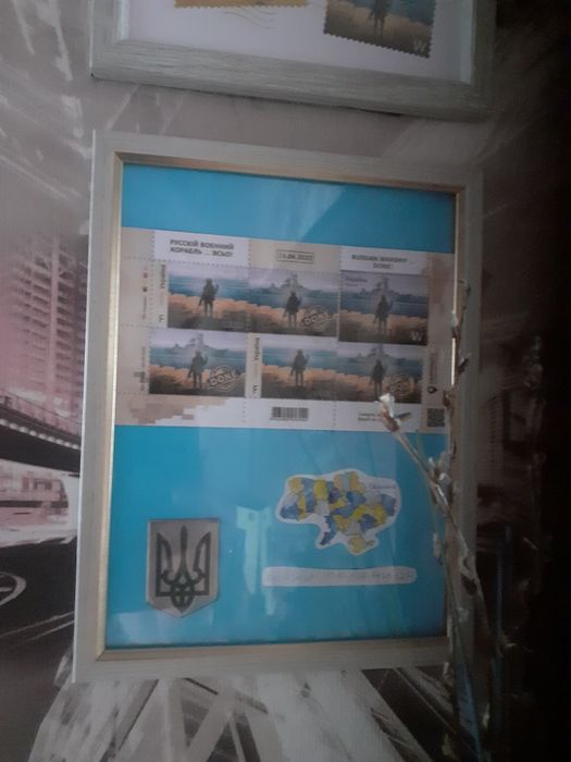 Маркі в рамкє подарок .
