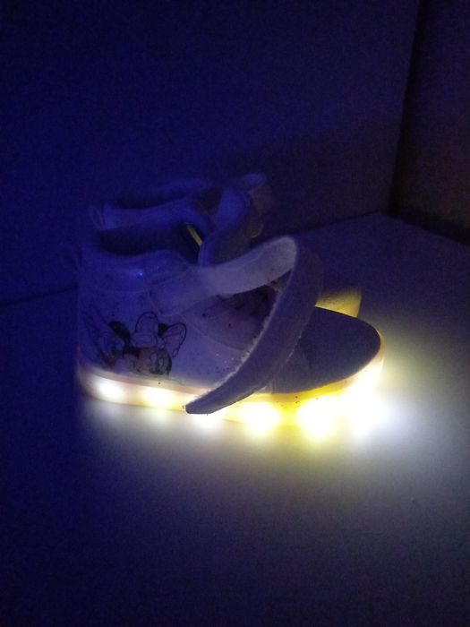 Высокие кроссовки Disney 27 р