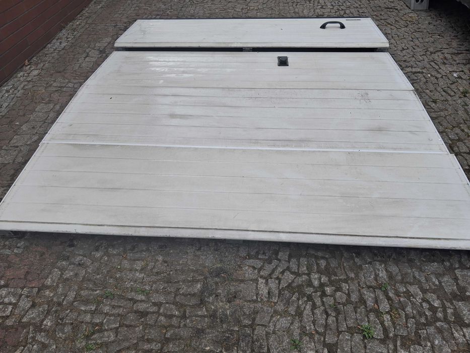 Brama garazowa panelowa