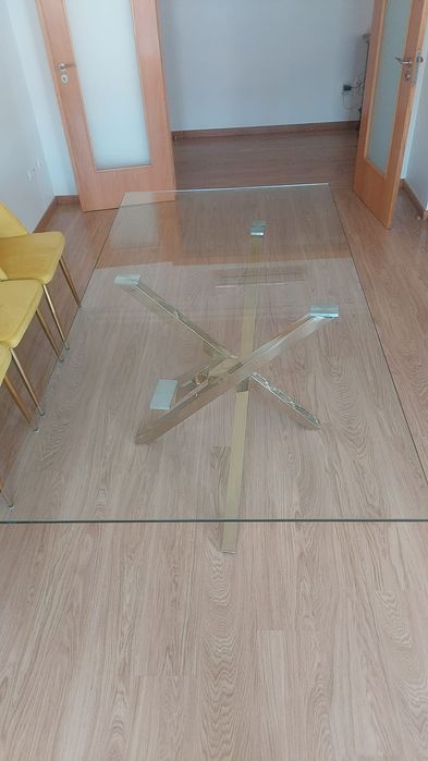 Venda conjunto de mesa em 6 cadeiras