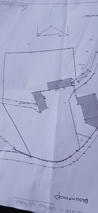 Vendo Terreno 3000m2  com casas velhas para construçao