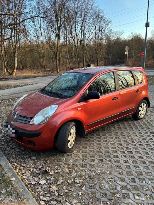 Sprzedam samochód osobowy Nissan Note z silnikiem benzynowym .