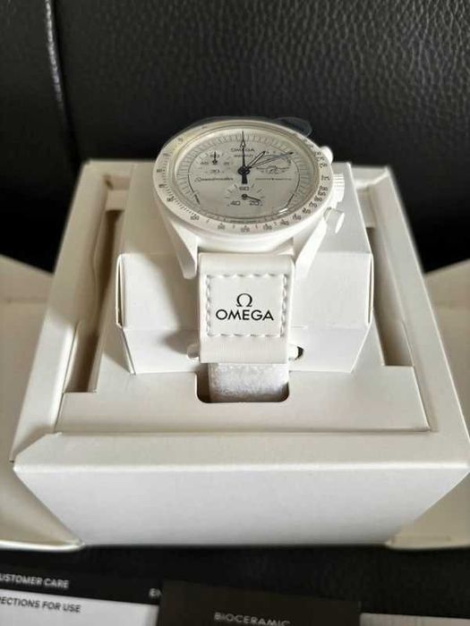 Montre Moonswatch SO33W700