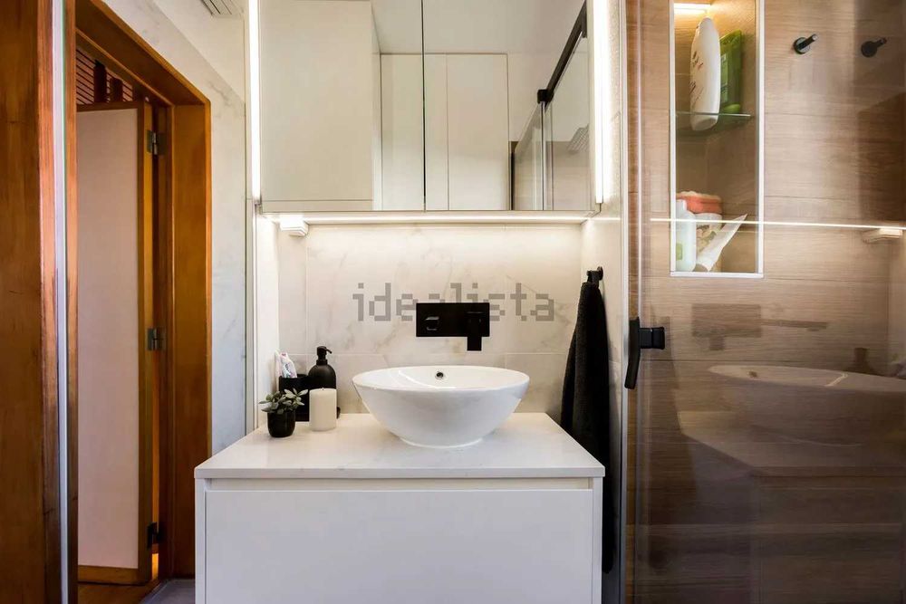 Apartamento com 2 quartos e 1 casa de banho