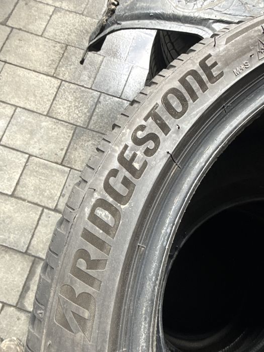 Шини резина 225/45/18 r18 bridgestone пара зимні