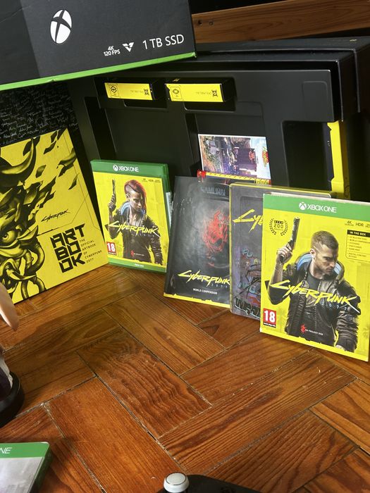 Xbox Series X + Cyberpunk 2077 Colectors + 3 Comandos + 12 jogos