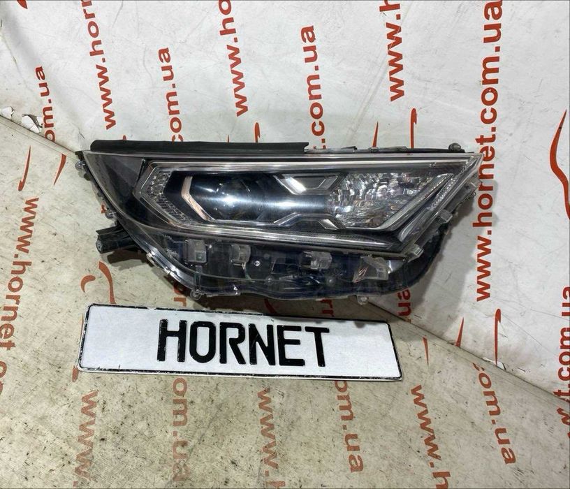 Фара передняя правая Toyota RAV-4 2019 ксенон