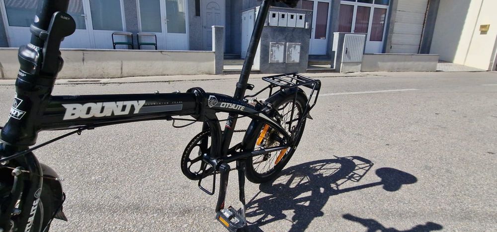 Bicicleta dobrável semi nova