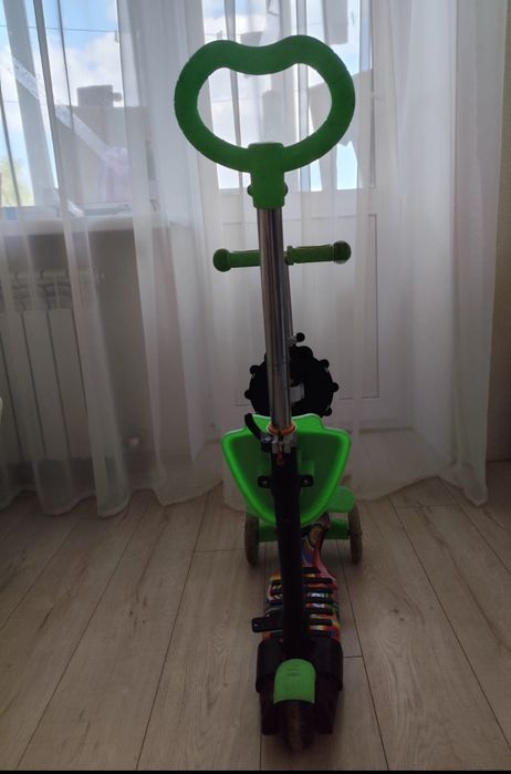 Самокат з сидінням в гарному стані