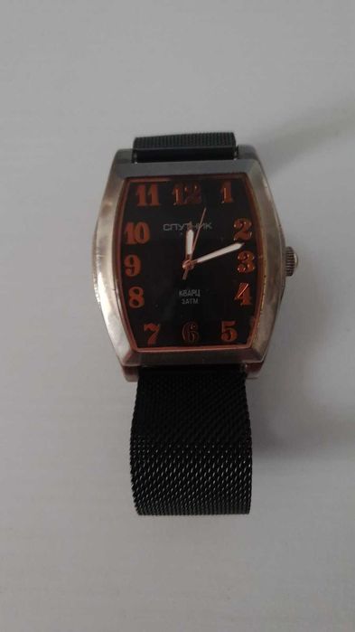 Годинник чоловічий на металевому ременці. Часы спутник